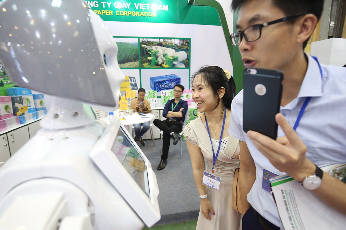 Cận cảnh nhan sắc “cô gái” robot tại Việt Nam Expo 2018 ảnh 7