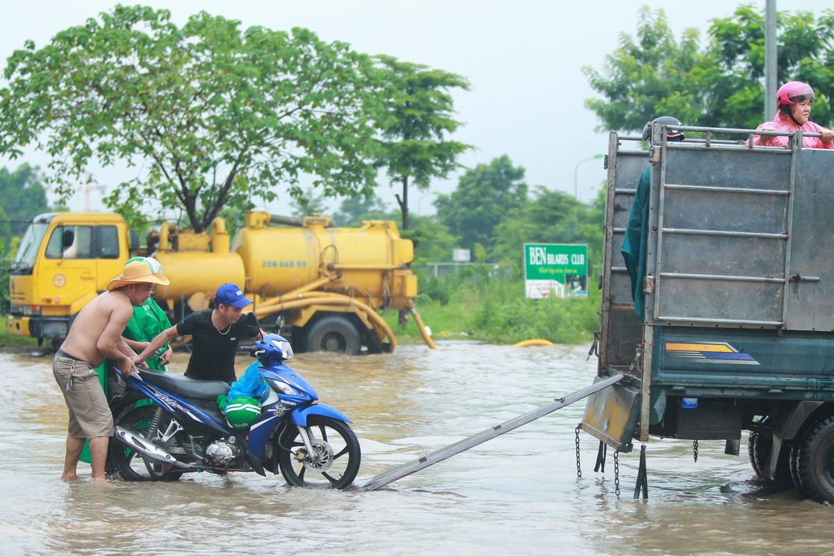 Dân Thiên Đường Bảo Sơn chèo thuyền vào nhà  ảnh 10