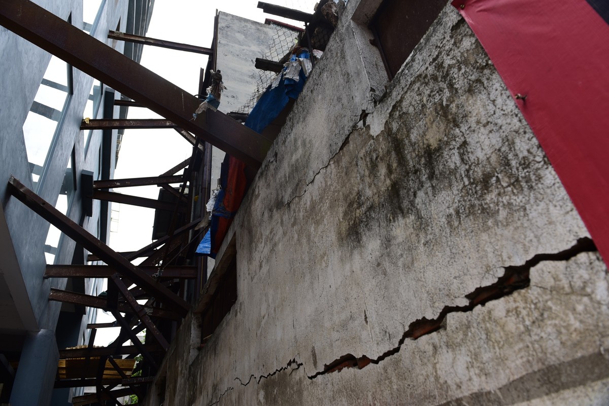 Hà Nội: Người dân sống thấp thỏm trong nhà bọc sắt ảnh 2