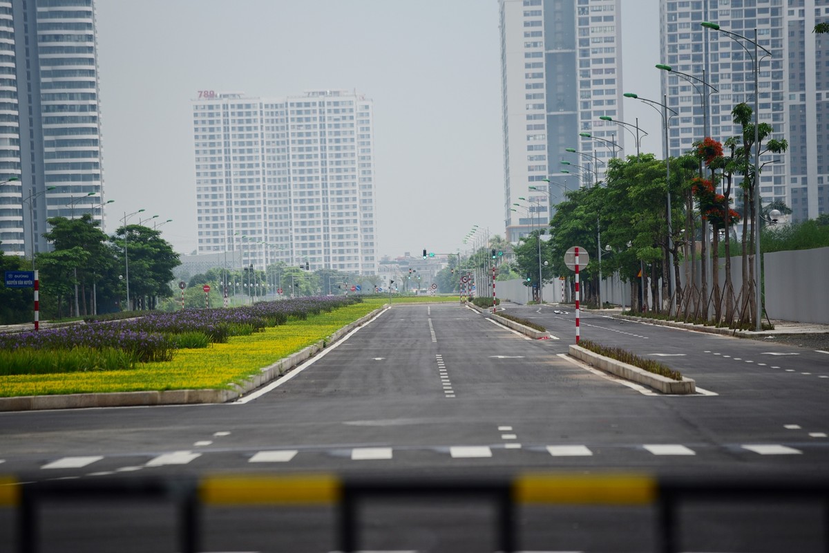 Hà Nội: Tuyến đường 8 làn xe nối 3 quận đã hoàn thiện nhưng vẫn bị rào ảnh 13