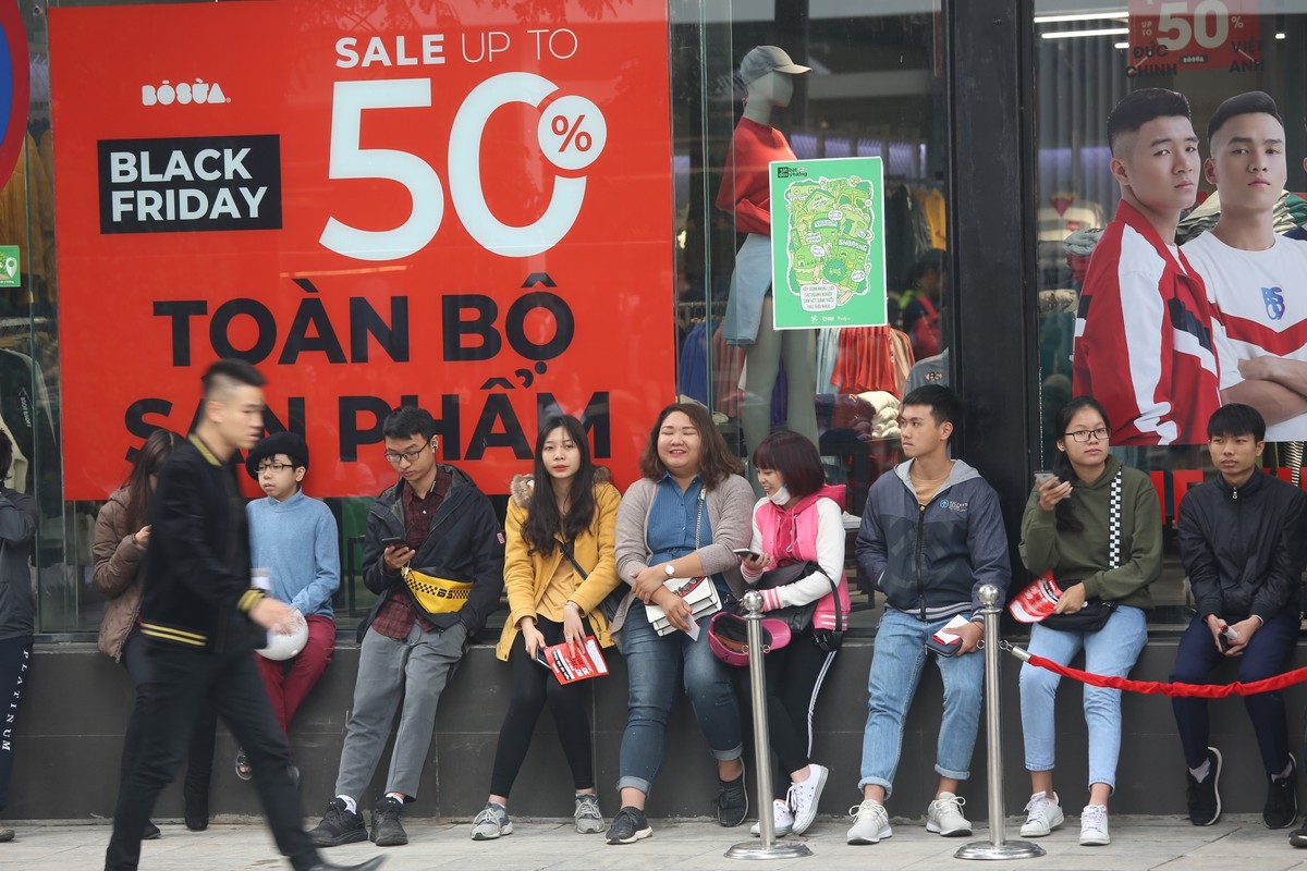 Hôm nay là ngày Black Friday, các trung tâm mua sắm vẫn như... ngày thường ảnh 5