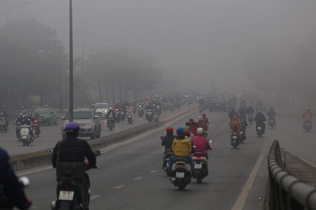 Hà Nội chìm trong sương mù sáng Giáng Sinh ảnh 6