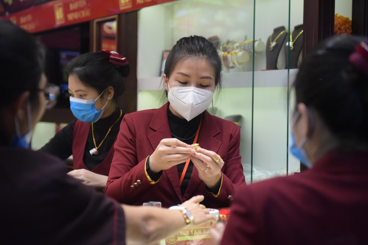 Virus Corona khiến cửa hàng vàng khác lạ trong ngày Thần Tài ảnh 9