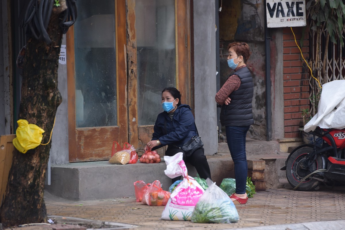 Xe quân đội đến khử trùng khu vực cách ly tại Hà Nội ảnh 11