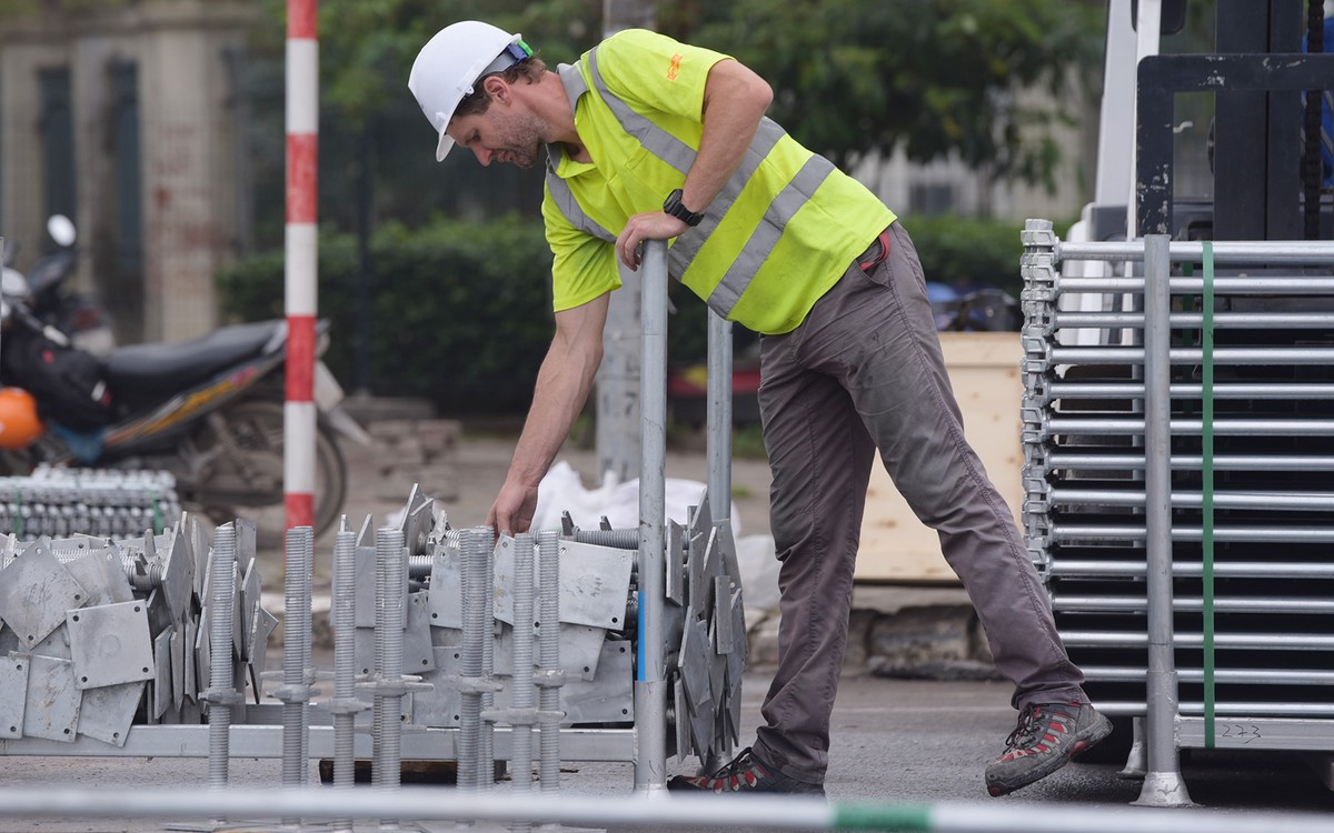 Cảnh tháo dỡ khán đài F1 chờ ngày tái khởi tranh ảnh 8