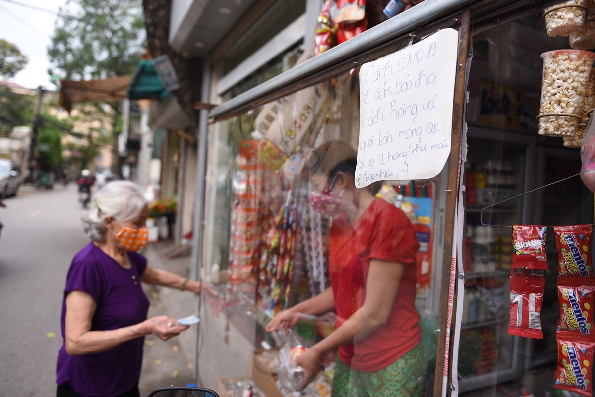 Hà Nội sau khuyến cáo hạn chế ra khỏi nhà, vẫn có quán cafe mở cửa ảnh 7