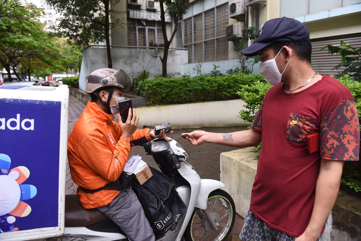 Shipper cháy đơn hàng trong ngày đầu Hà Nội xử phạt người ra đường không cần thiết ảnh 9