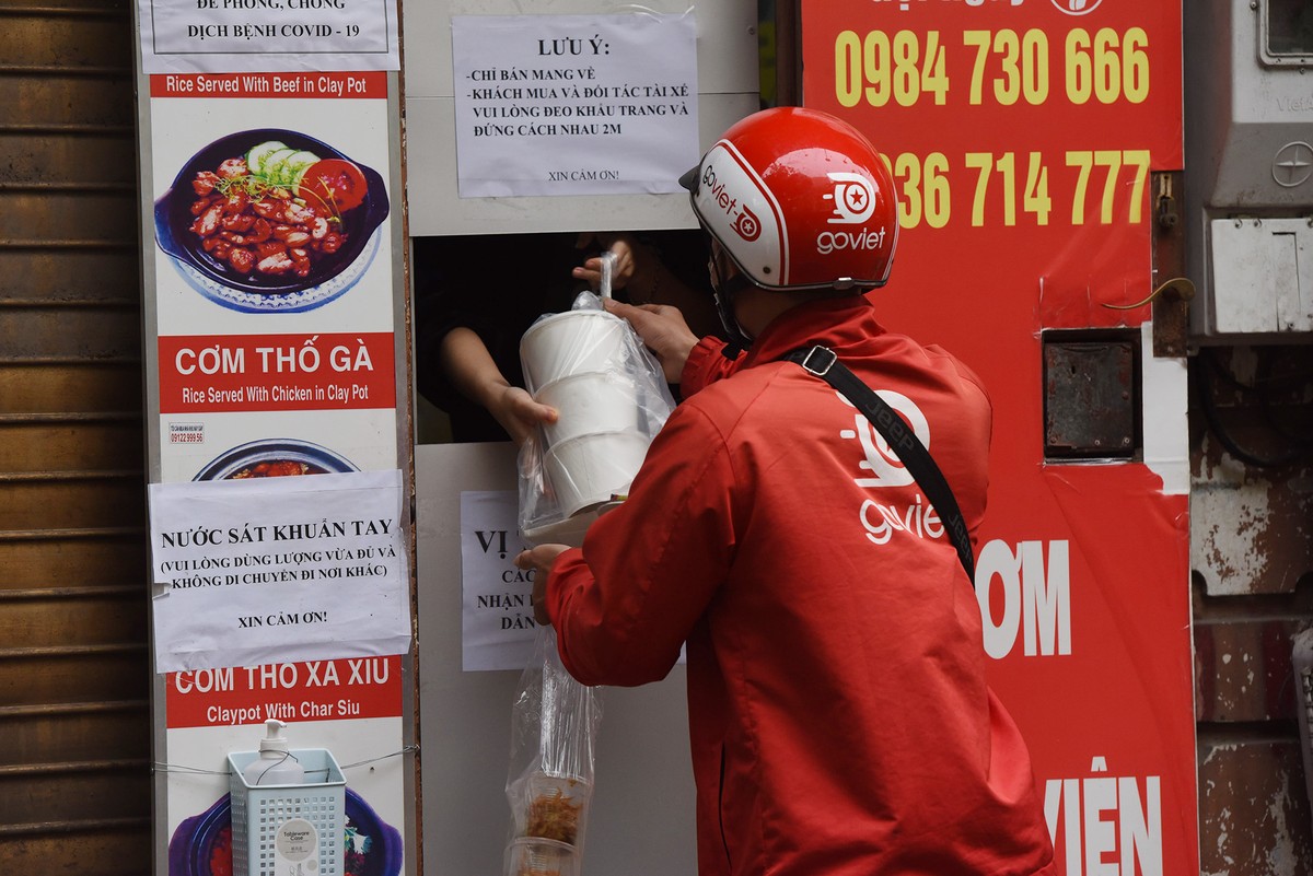 Shipper cháy đơn hàng trong ngày đầu Hà Nội xử phạt người ra đường không cần thiết ảnh 8