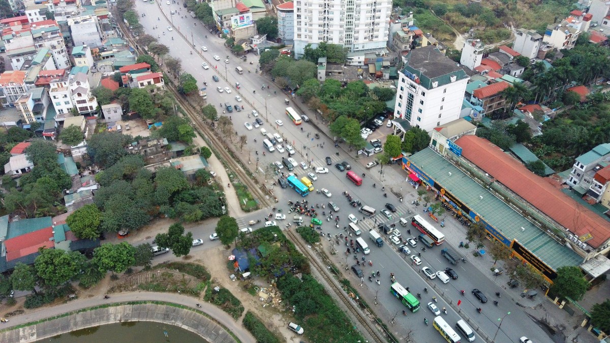 Công trường nhộn nhịp tại hai cây cầu trăm tỷ đi qua mặt hồ Linh Đàm ảnh 5