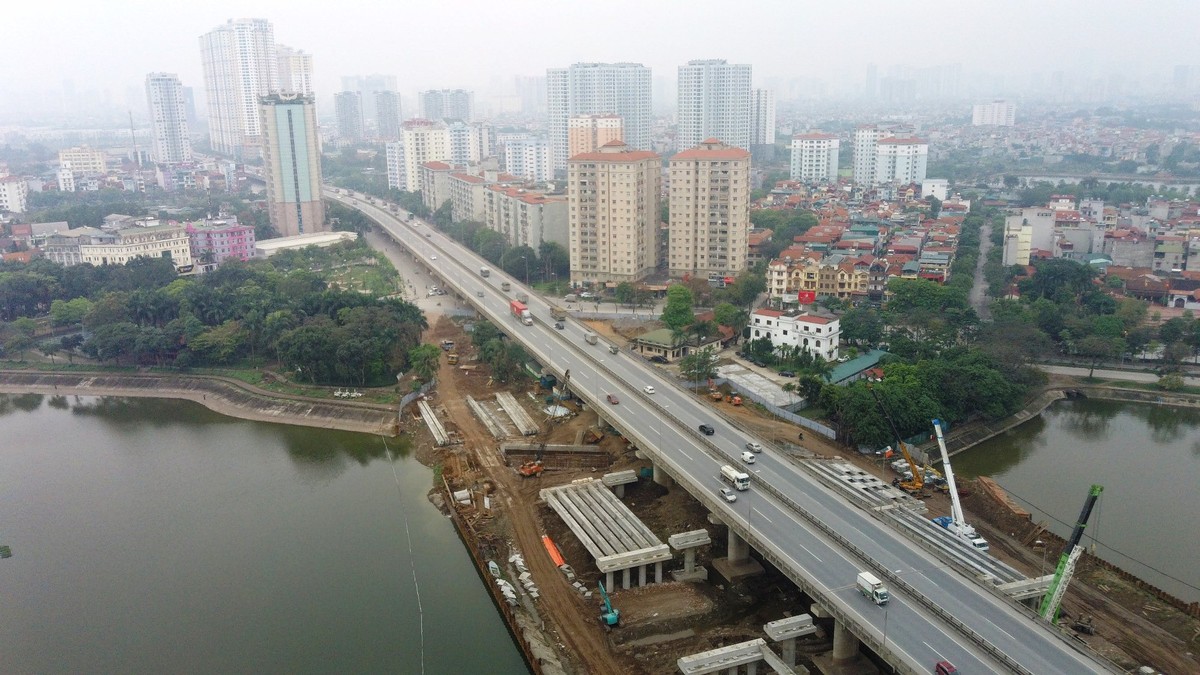 Công trường nhộn nhịp tại hai cây cầu trăm tỷ đi qua mặt hồ Linh Đàm ảnh 3