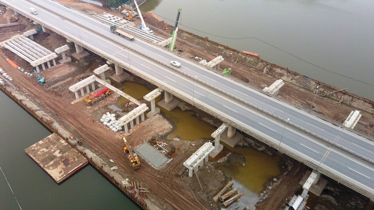 Công trường nhộn nhịp tại hai cây cầu trăm tỷ đi qua mặt hồ Linh Đàm ảnh 9