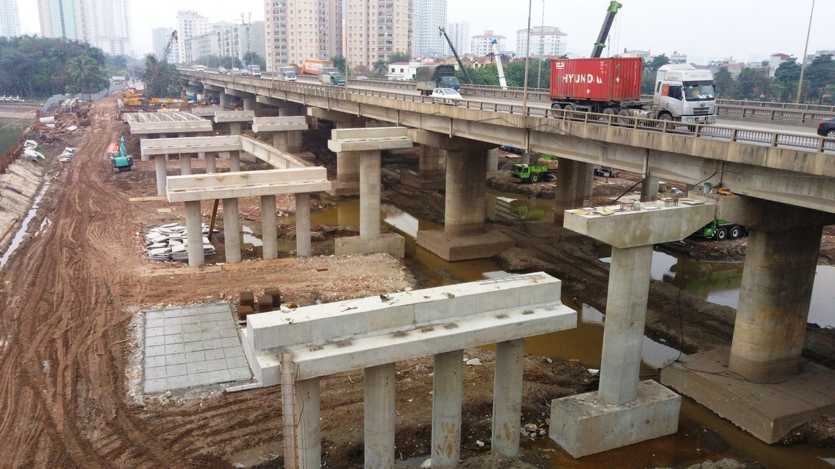 Công trường nhộn nhịp tại hai cây cầu trăm tỷ đi qua mặt hồ Linh Đàm ảnh 6
