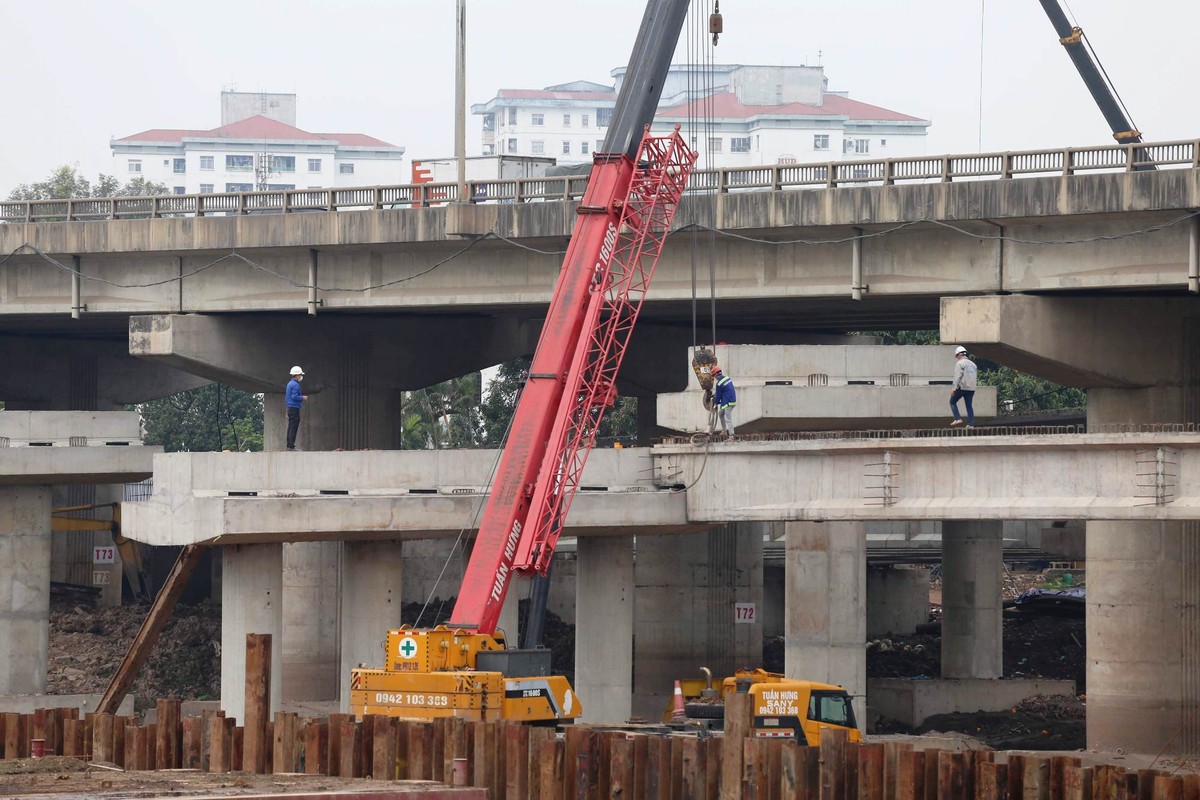 Công trường nhộn nhịp tại hai cây cầu trăm tỷ đi qua mặt hồ Linh Đàm ảnh 7