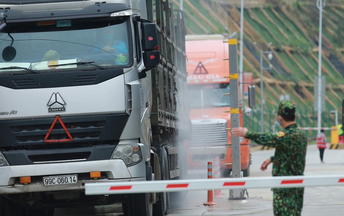Nghề hot nhất Lạng Sơn: Lái xe chuyên trách tại cửa khẩu mùa dịch ảnh 9