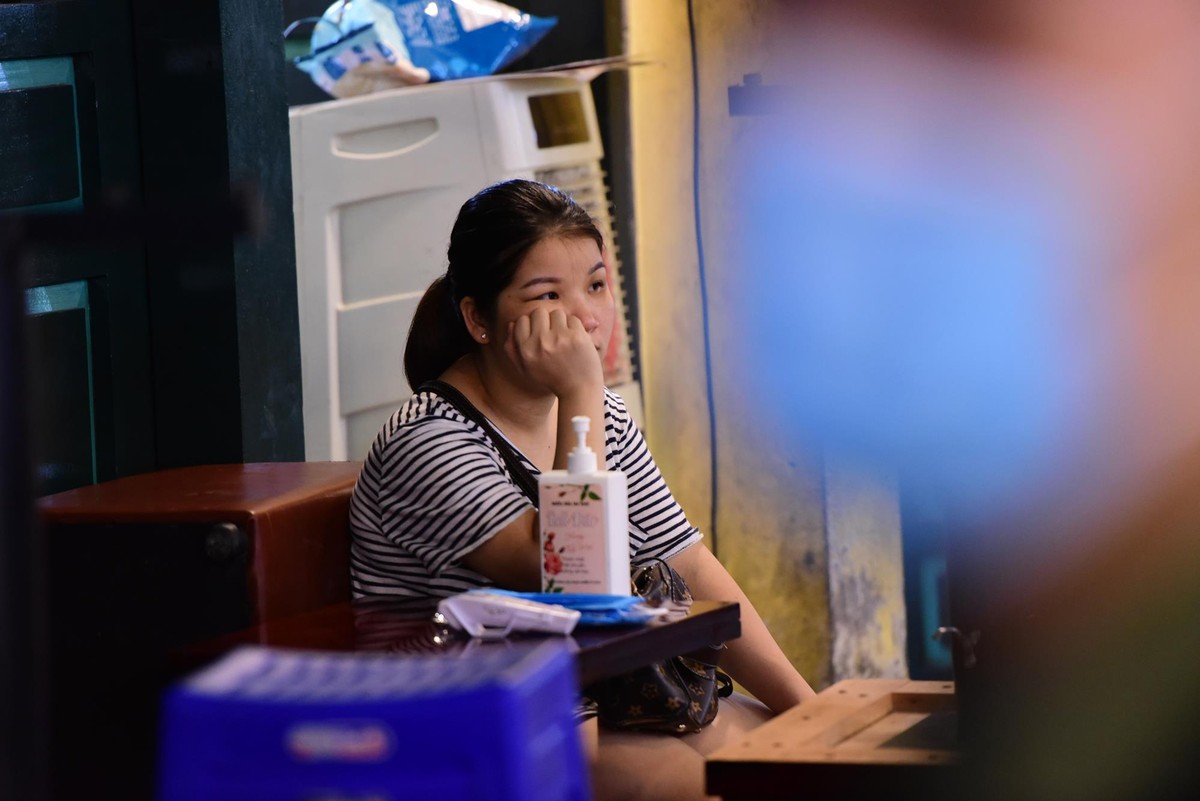 Hà Nội: Hình ảnh hàng quán phố cổ đóng cửa lúc nửa đêm phòng tránh Covid - 19 ảnh 13