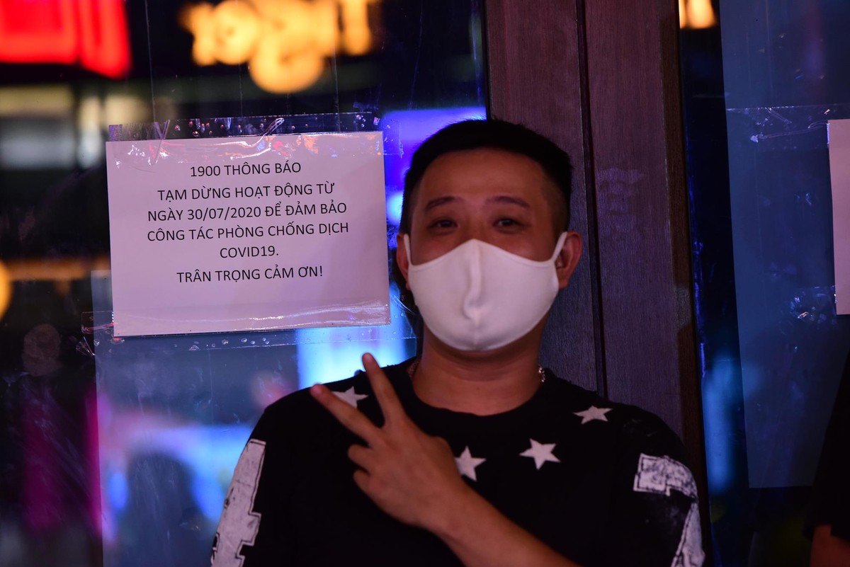 Hà Nội: Hình ảnh hàng quán phố cổ đóng cửa lúc nửa đêm phòng tránh Covid - 19 ảnh 15