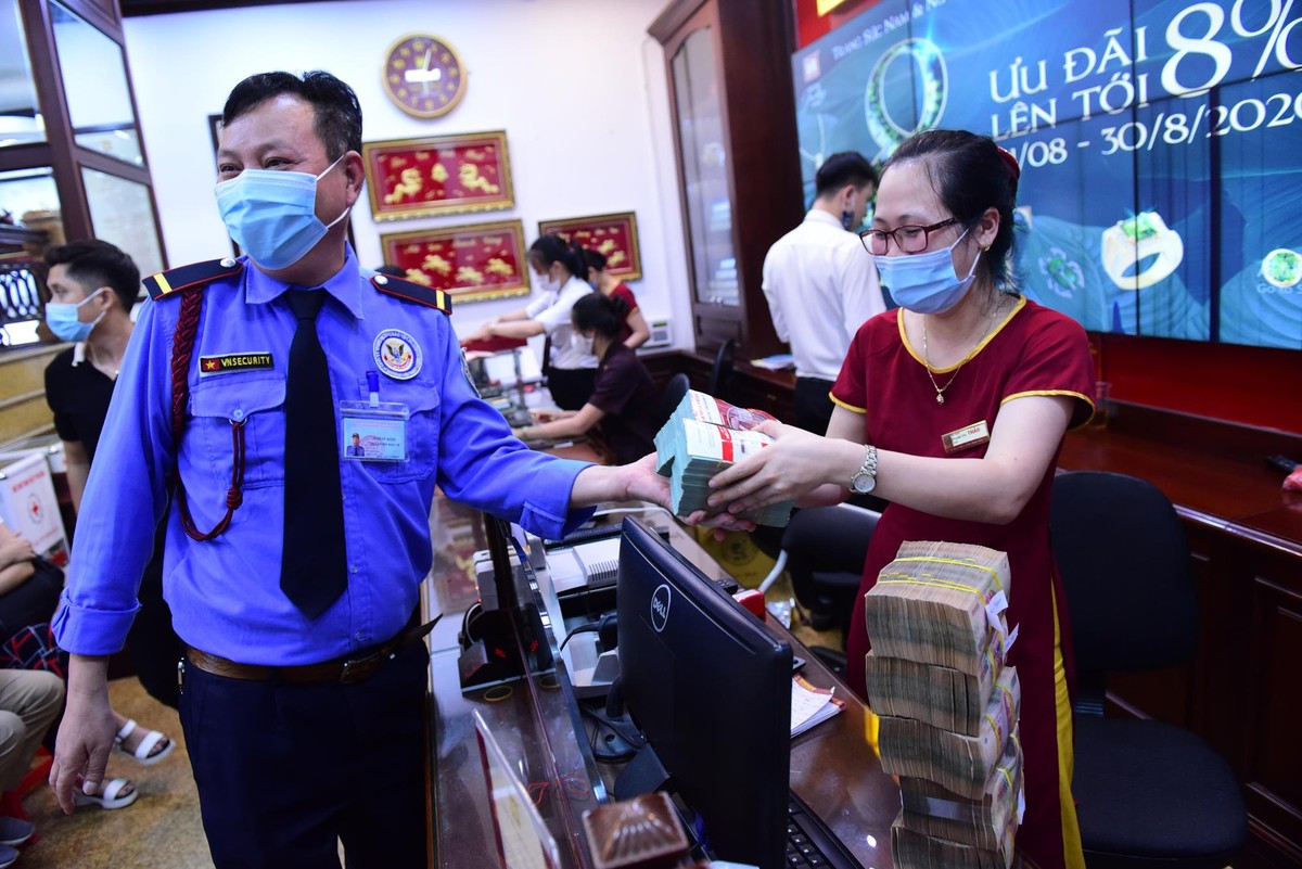 Mang hơn 6 tỷ mua 100 cây vàng ngày giá vàng lên “cơn điên”  ảnh 13