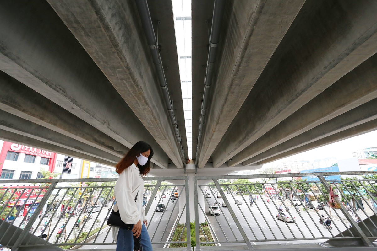 Theo thông tin trên báo chí, sau khi phần cầu chính được thông xe, các nhà thầu sẽ tiếp tục triển khai thi công 6 nhánh lên xuống và dự kiến kết thúc toàn bộ vào cuối tháng 12/2020.