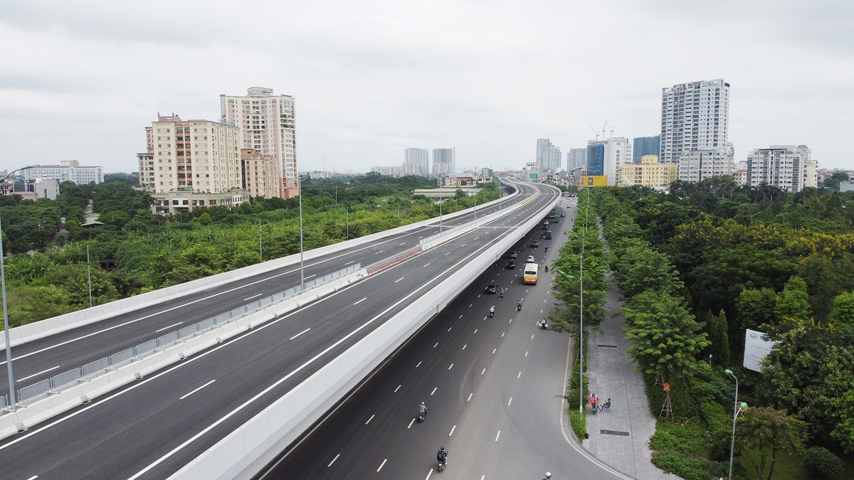 Tuyến đường có chiều dài hơn 5 km, chạy dọc theo đường Phạm Văn Đồng quy mô đường cao tốc 4 làn xe, với tốc độ thiết kế 100 km/h.