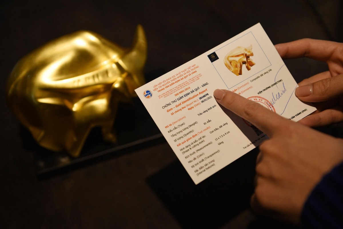 Mỗi tượng thành phẩm có giá lên tới cả chục triệu đồng. Tượng bán ra có kèm chứng thư kiểm định chất lượng Vàng 24K. Mỗi tượng thành phẩm có giá lên tới cả chục triệu đồng. Tượng bán ra có kèm chứng thư kiểm định chất lượng Vàng 24K.