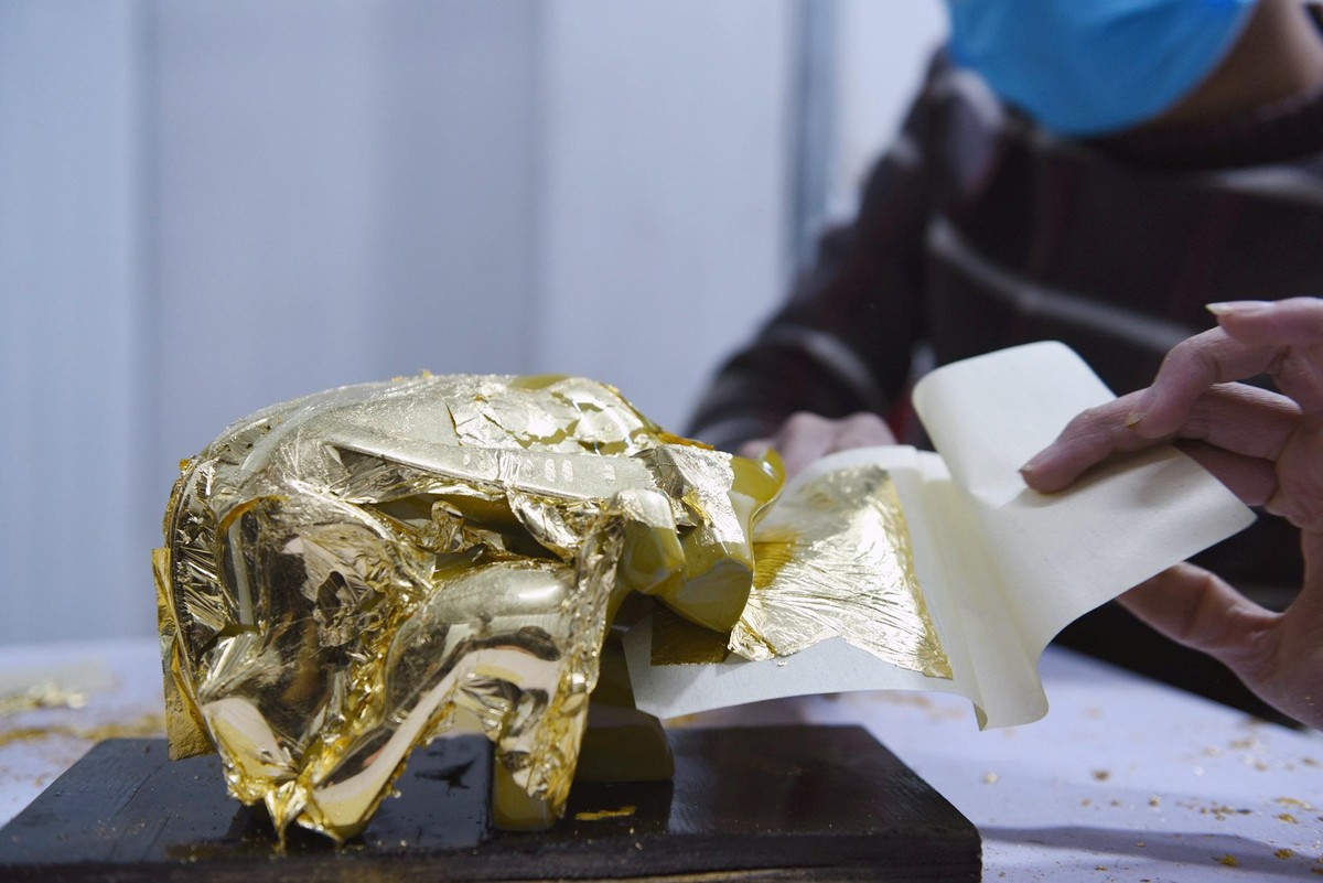 Đặc biệt, trong đó có các sản phẩm tượng trâu dát vàng thật 24K được nhiều người tìm mua. Đặc biệt, trong đó có các sản phẩm tượng trâu dát vàng thật 24K được nhiều người tìm mua.