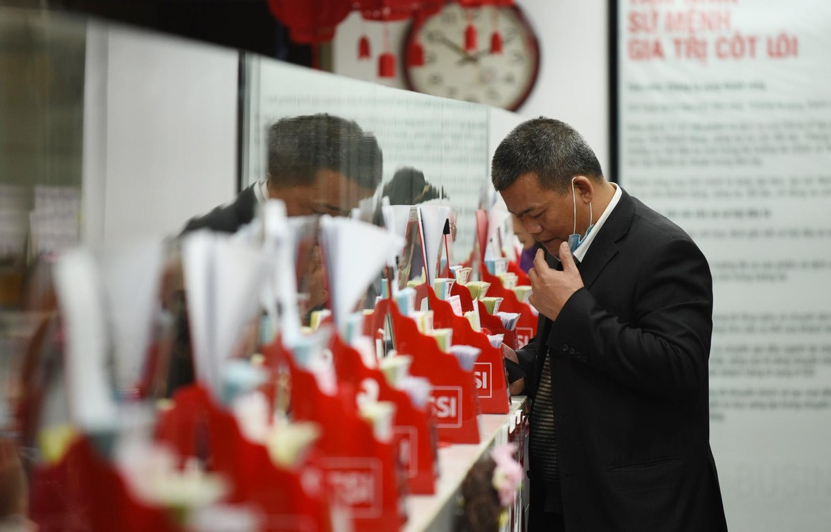 Lệnh bán tung ra ồ ạt, tình trạng trắng bên mua lâu nay hiếm xuất hiện trở lại.