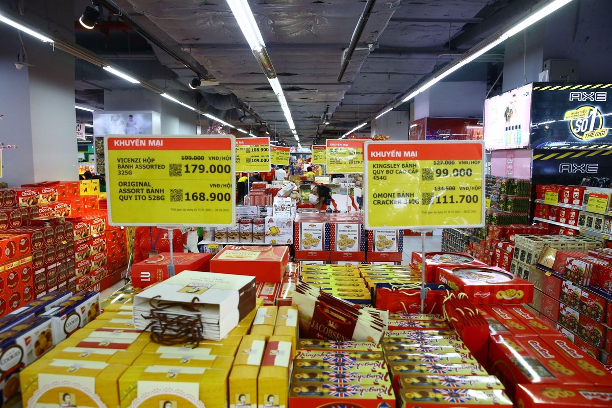 Vì tình hình dịch bệnh diễn biến phức tạp nên lượng mua online của các siêu thị cũng tăng mạnh.