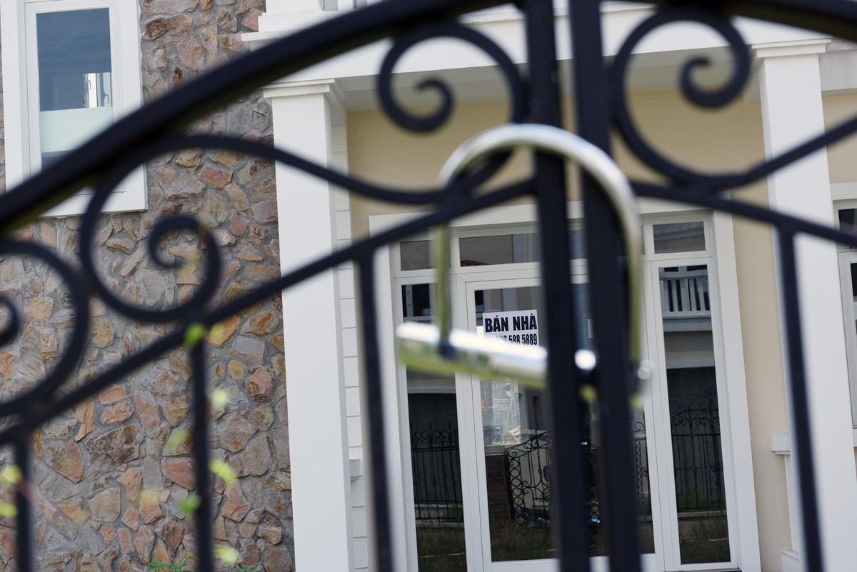 Biệt thự thuộc Khu đô thị Nam An Khánh - Sudico có rất nhiều loại khác nhau về thiết kế và diện tích. Theo các trang web rao bán bất động sản, biệt thự tại khu vực này có căn lên tới 20 tỷ đồng/căn. Biệt thự thuộc Khu đô thị Nam An Khánh - Sudico có rất nhiều loại khác nhau về thiết kế và diện tích. Theo các trang web rao bán bất động sản, biệt thự tại khu vực này có căn lên tới 20 tỷ đồng/căn.