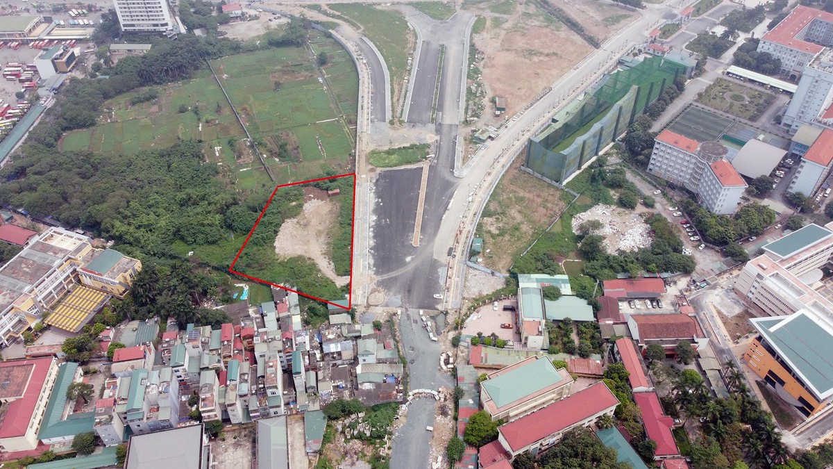 Mới đây, UBND TP. Hà Nội đã có quyết định về việc phê duyệt điều chỉnh cục bộ quy hoạch chi tiết xây dựng cải tạo chỉnh trang hai bên tuyến đường Phạm Hùng tỷ lệ 1/500 (đoạn từ đường Xuân Thủy đến Trần Duy Hưng) tại ô đất ký hiệu N6.3. Trong ảnh, ô đất ký hiệu N6.3 rộng hơn 4.500 m2, thuộc phường Mỹ Đình 2, quận Nam Từ Liêm.