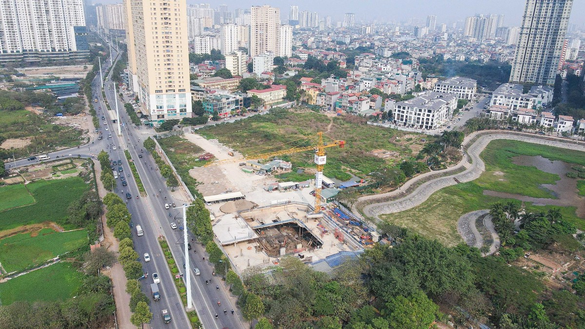 Dự án NHS Trung Văn thu hút người dân vì nằm ở vị trí trung tâm thành phố, kết nối giao thông thuận tiện, xung quanh là các khu đô thị lớn và tiện ích sẵn có như tàu điện trên cao Cát Linh - Hà Đông, Bệnh viện 103, Metro Hà Đông. Trong 13 nhà ở xã hội dự kiến mở bán trong năm nay, NHS Trung Văn mở bán sớm nhất.