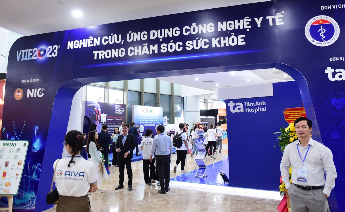 VIIE 2023 với nhiều hoạt động trưng bày, giới thiệu sản phẩm, công nghệ mới trong 8 lĩnh vực trọng tâm của NIC, gồm: nhà máy thông minh, đô thị thông minh, truyền thông số, công nghệ môi trường, an ninh mạng, công nghiệp bán dẫn, hydrogen và y tế. VIIE 2023 với nhiều hoạt động trưng bày, giới thiệu sản phẩm, công nghệ mới trong 8 lĩnh vực trọng tâm của NIC, gồm: nhà máy thông minh, đô thị thông minh, truyền thông số, công nghệ môi trường, an ninh mạng, công nghiệp bán dẫn, hydrogen và y tế.