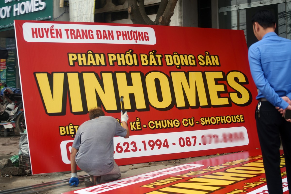 Các đại lý bất động sản xuất hiện, mở mới liên tục.