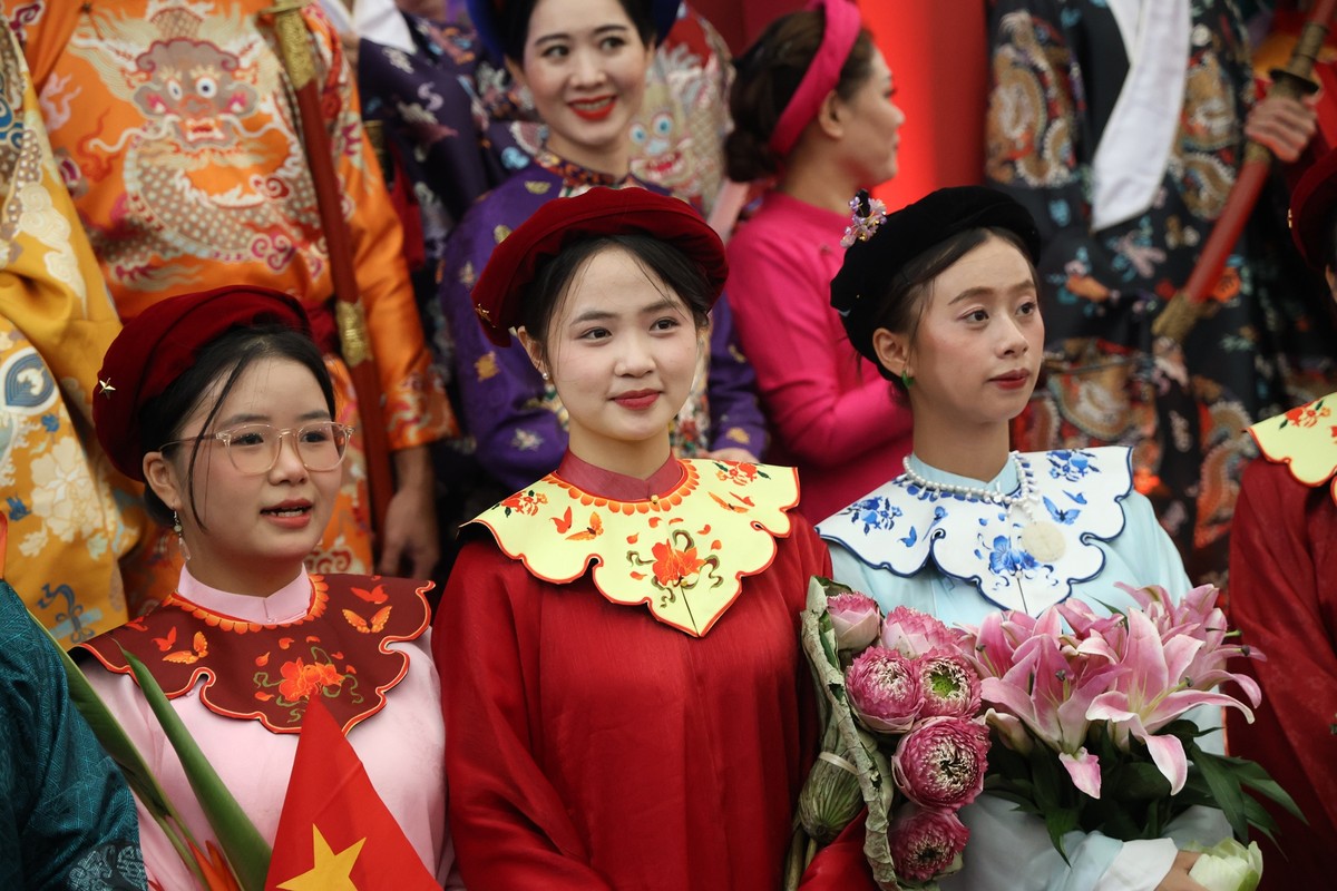 Khách tham quan cũng sẽ được thử các bộ cổ phục tại khu trưng bày của Thành phố Huế.