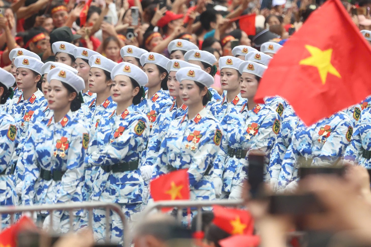 Khối nữ quân y.