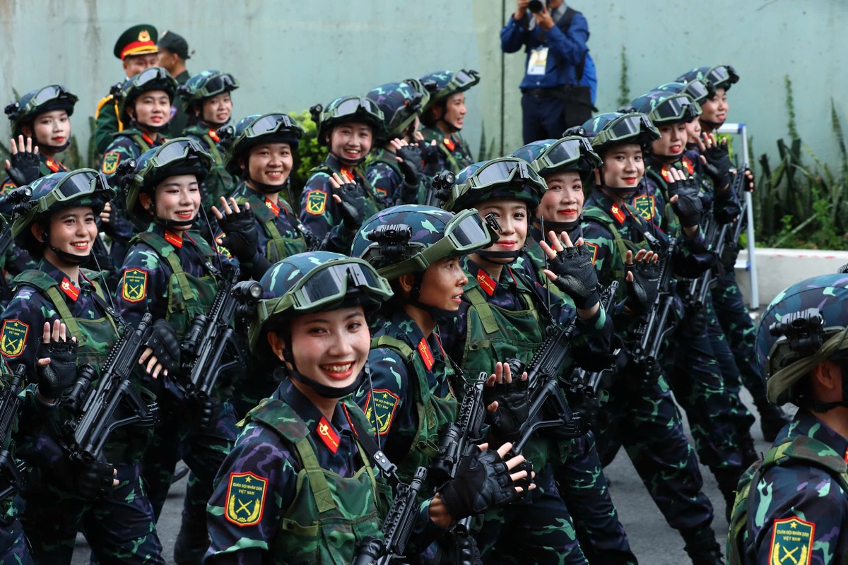 Khối Nữ biệt động.