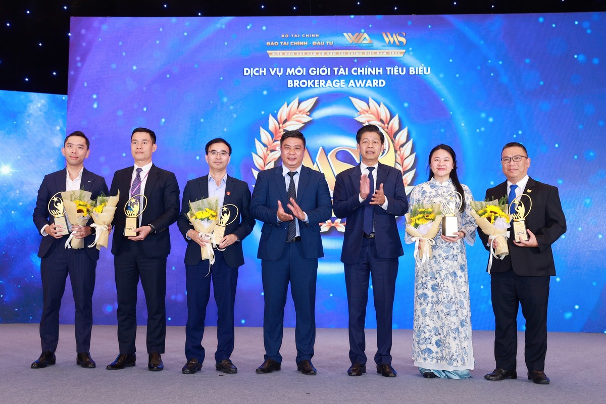 Các đơn vị được vinh danh Dịch vụ môi giới tài chính tiêu biểu gồm: CTCP Chứng khoán Kỹ Thương, CTCP Chứng khoán VPS, CTCP Chứng khoán Agribank, Công ty TNHH Chứng khoán ACB, CTCP Chứng khoán Rồng Việt.
