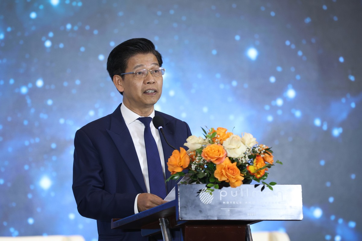 Phát biểu khai mạc, ông Phạm Văn Hoành, Tổng Biên tập Báo Tài chính - Đầu tư, Trưởng Ban Tổ chức Diễn đàn cho biết, việc đa dạng các sản phẩm đầu tư mới sẽ giúp thị trường tài chính Việt Nam vươn lên tầm cao mới, đóng vai trò quan trọng trong việc thúc đẩy tăng trưởng kinh tế bền vững và toàn diện. “Diễn đàn không chỉ mang đến góc nhìn chiến lược, mà còn là cơ hội để các nhà đầu tư xác định cách phân bổ danh mục hợp lý, tối ưu hóa lợi nhuận trong giai đoạn tới”, ông Hoành cũng nhấn mạnh.