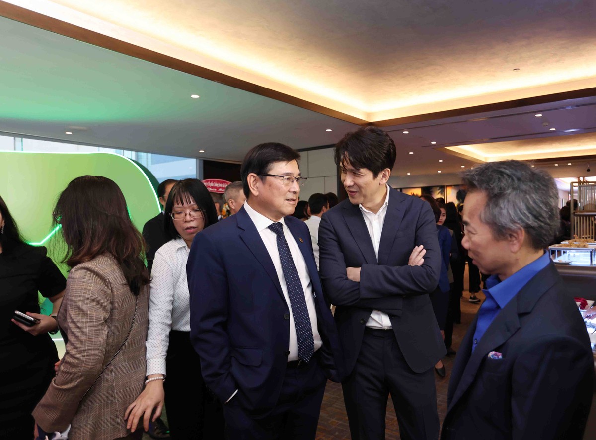 Đại diện các Qũy đầu tư, các doanh nghiệp và các công ty chứng khoán lớn trao đổi trước sự kiện.