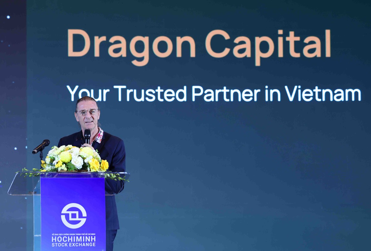 Ông Dominic Scriven, OBE, Chủ tịch Công ty Quản lý Quỹ Dragon Capital Việt Nam có bài trình bày về triển vọng kinh tế 2026 “Economic Outlook 2026”.