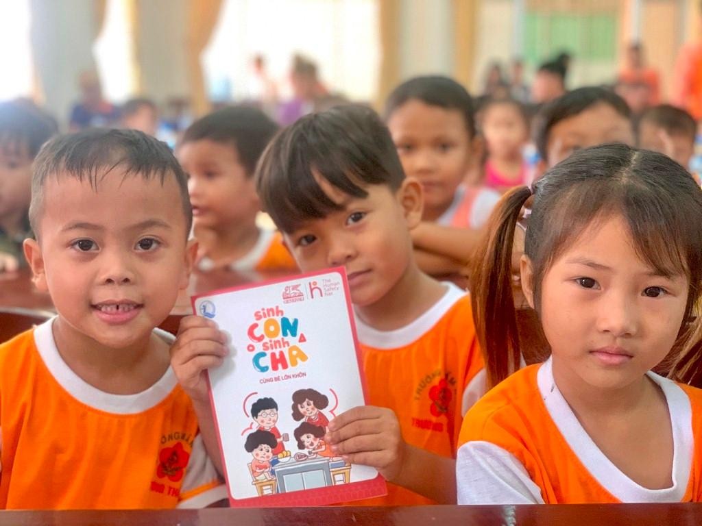 “Sinh Con, Sinh Cha” đã được Chính phủ và cộng đồng đánh giá cao nhờ những đóng góp tích cực cho sự phát triển toàn diện của trẻ em Việt Nam.