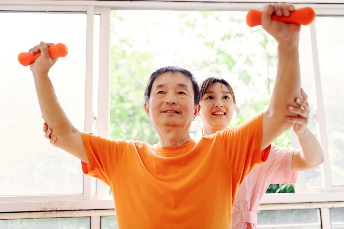 Lắng nghe và thấu hiểu, FWD mang đến khách hàng những chương trình chăm sóc khác biệt và hữu ích. Lắng nghe và thấu hiểu, FWD mang đến khách hàng những chương trình chăm sóc khác biệt và hữu ích.