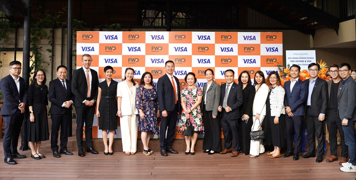 Ông Phương Tiến Minh nhấn mạnh bảo hiểm không chỉ là sự bảo vệ mà còn là hành trình mang lại sự yên tâm và thoải mái cho khách hàng