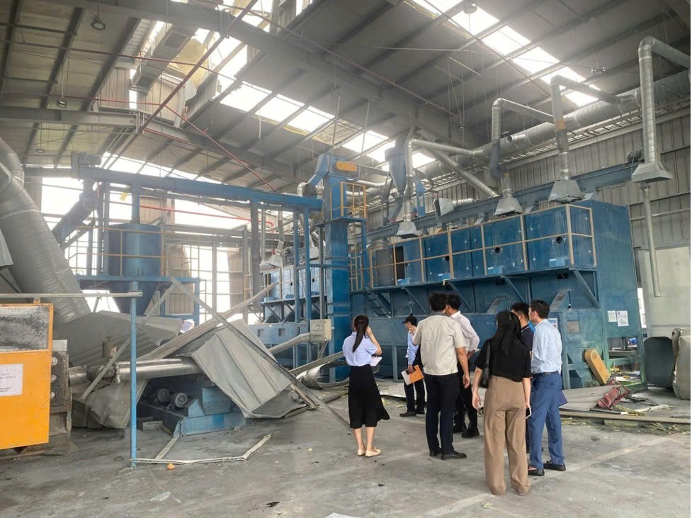 Đoàn giám định bảo hiểm BSH ghi nhận hiện trường Đoàn giám định bảo hiểm BSH ghi nhận hiện trường