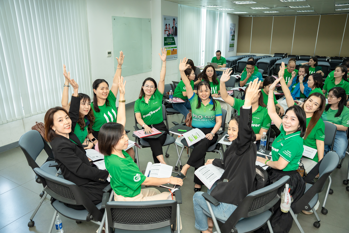 Các hoạt động thực hành nhóm và thảo luận tình huống diễn ra sôi nổi. Ảnh Huệ Ngọc Các hoạt động thực hành nhóm và thảo luận tình huống diễn ra sôi nổi. Ảnh Huệ Ngọc