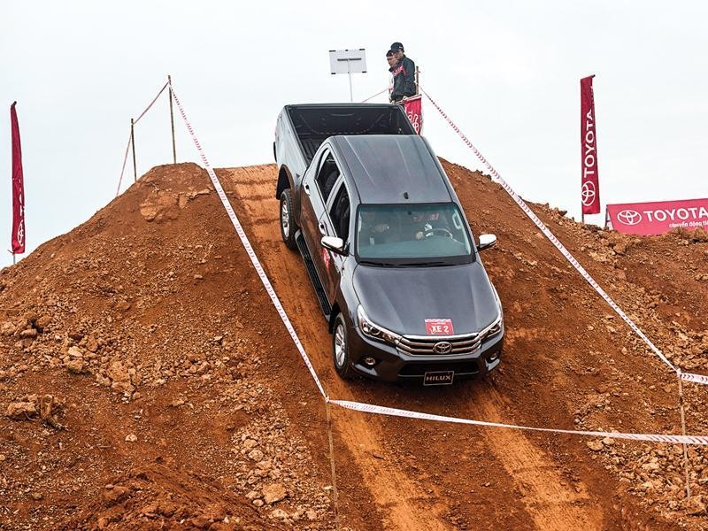 Toyota Hilux 2017 đặt tham vọng dẫn đầu thị phần xe bán tải Việt Nam ảnh 2
