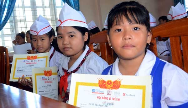 Quỹ học bổng “Swing for the Kids” đến với trẻ em Bình Định  ảnh 2