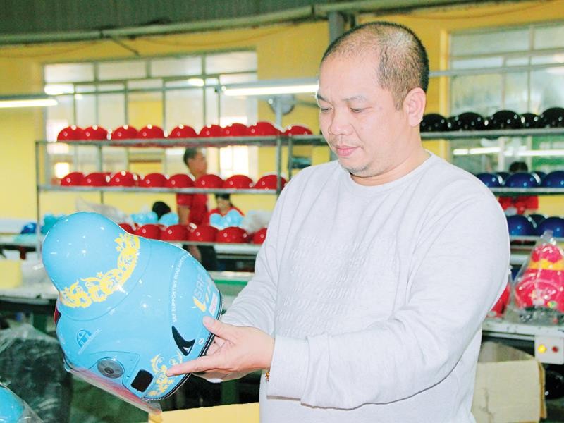 Chuyện doanh nhân làm mũ bảo hiểm Tằng cẩu vì tình yêu với phụ nữ Thái ảnh 1 Chuyện doanh nhân làm mũ bảo hiểm Tằng cẩu vì tình yêu với phụ nữ Thái ảnh 1
