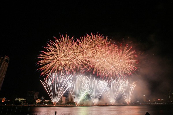 Chung kết Lễ hội pháo hoa Đà Nẵng: Đội Ý giành chiến thắng rực rỡ ảnh 8