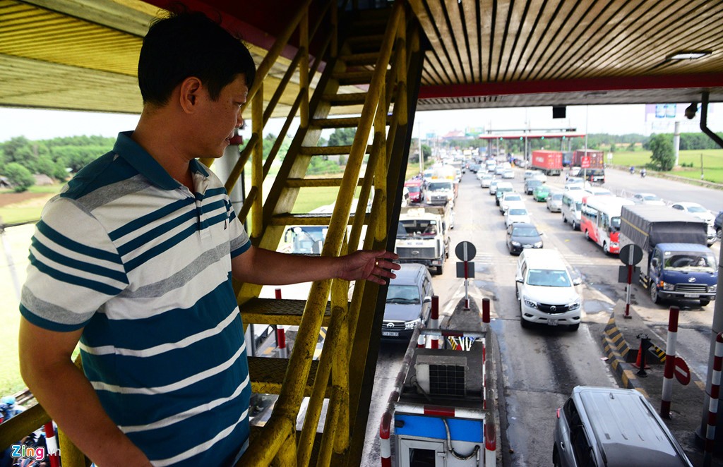Trạm thu phí xả cửa vì người dân ùn ùn đi nghỉ lễ ảnh 10
