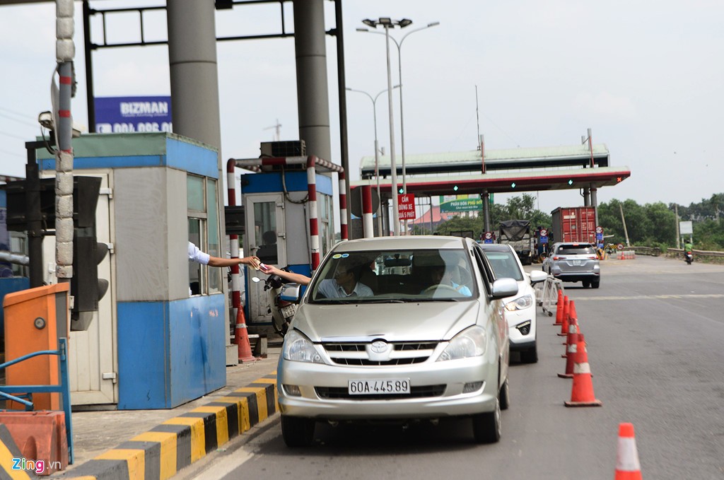 Trạm thu phí xả cửa vì người dân ùn ùn đi nghỉ lễ ảnh 17